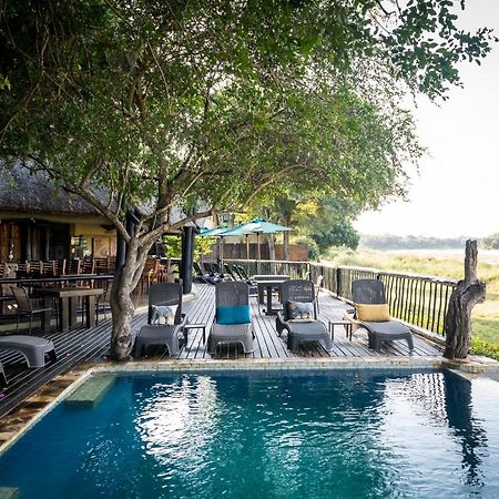 Umkumbe Safari Lodge Riverside Скукуза Екстер'єр фото