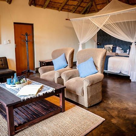 Umkumbe Safari Lodge Riverside Скукуза Екстер'єр фото