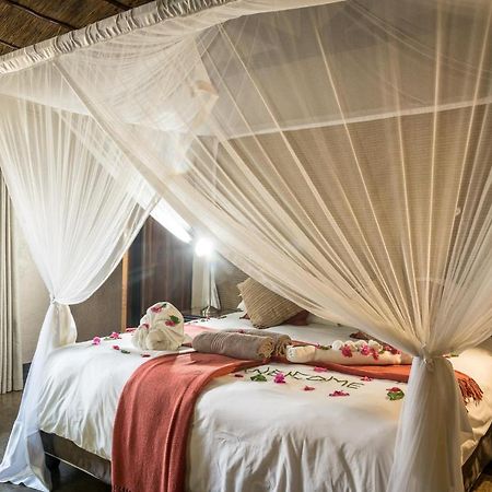 Umkumbe Safari Lodge Riverside Скукуза Екстер'єр фото