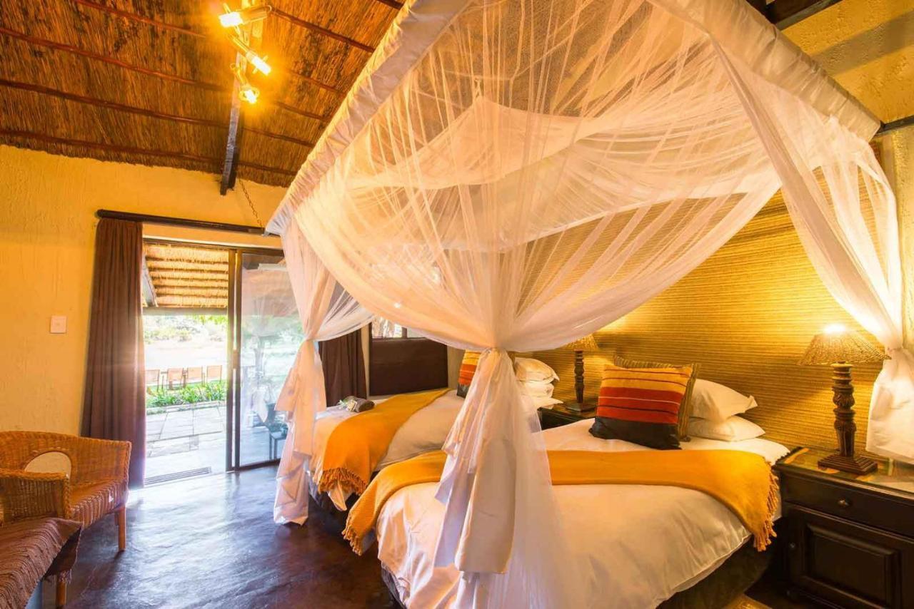 Umkumbe Safari Lodge Riverside Скукуза Екстер'єр фото