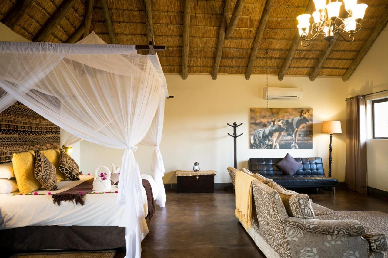 Umkumbe Safari Lodge Riverside Скукуза Екстер'єр фото