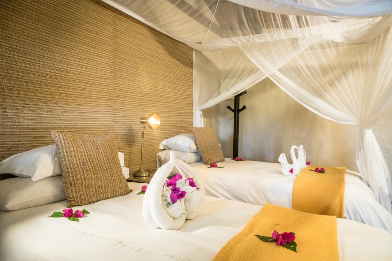 Umkumbe Safari Lodge Riverside Скукуза Екстер'єр фото