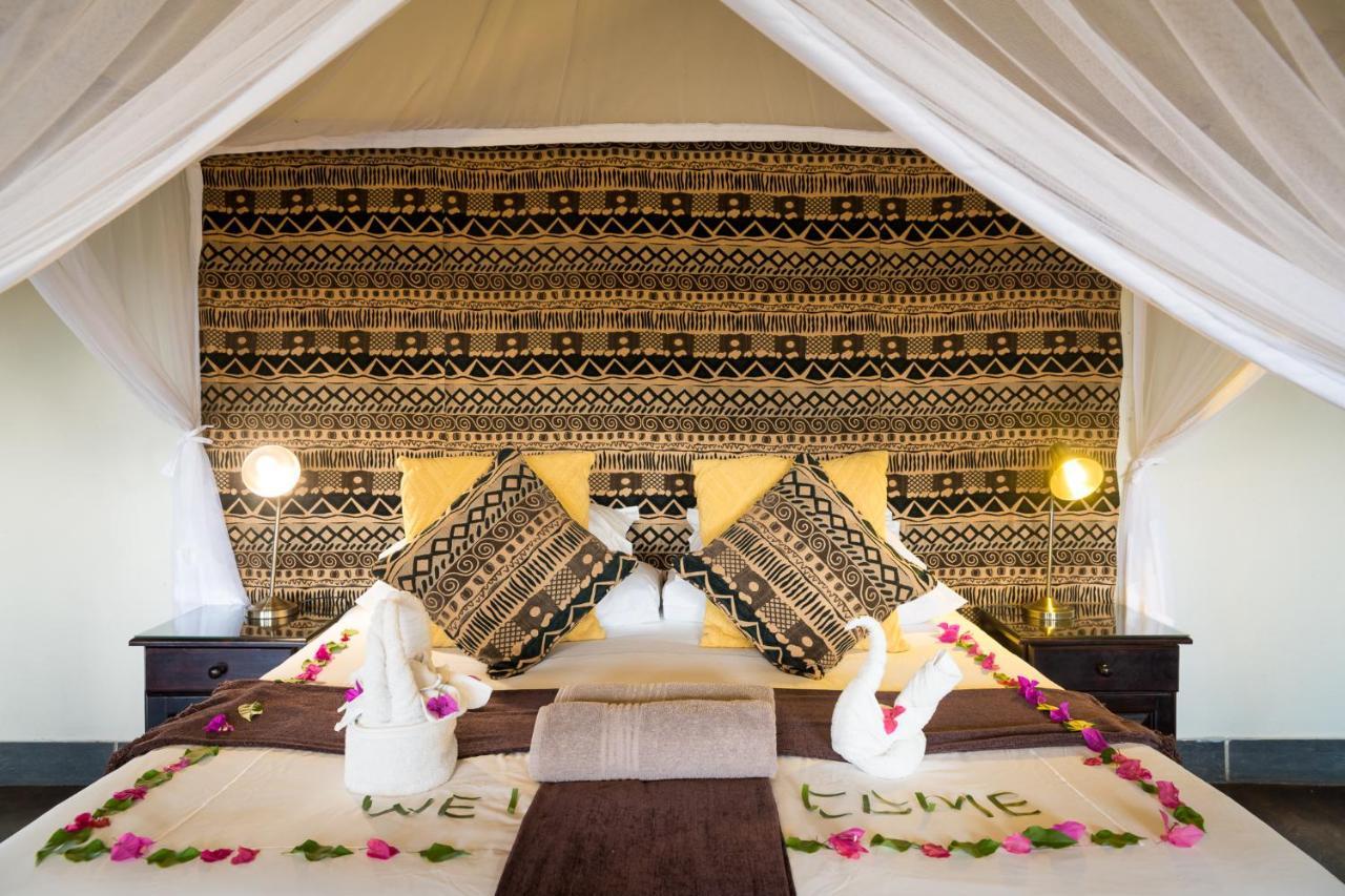 Umkumbe Safari Lodge Riverside Скукуза Екстер'єр фото