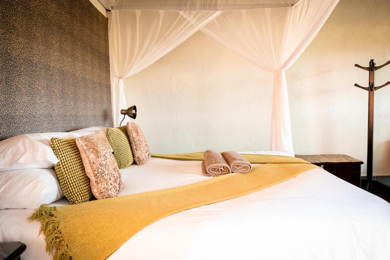 Umkumbe Safari Lodge Riverside Скукуза Екстер'єр фото